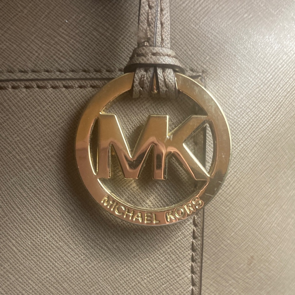 Geniune  MICHAEL by Micheal Kors Large Jet Set  Tote  with multiple organizers! - Picture 3 of 17